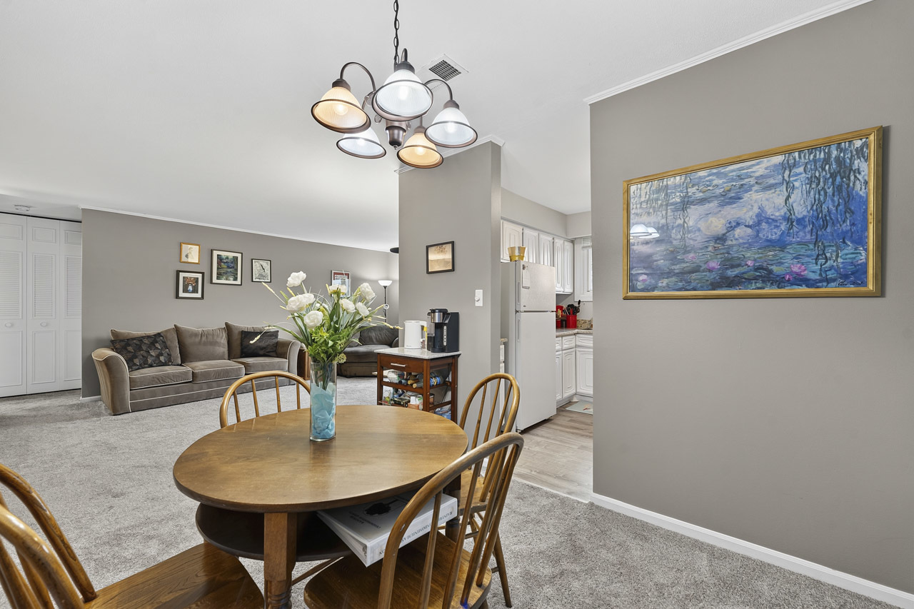 465 Raintree Court, Unit 2B Glen Ellyn, IL 60137 - Photo 13 of 21 Gallery Image 13