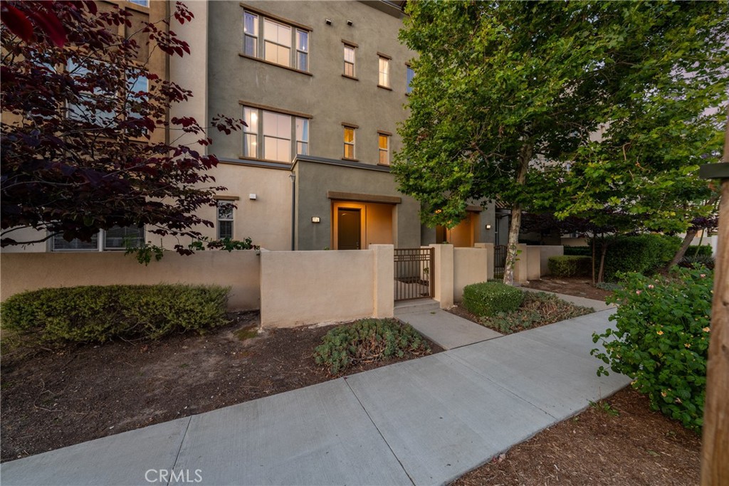 125 Mongoose Irvine, CA 92618 - Photo 3 of 30