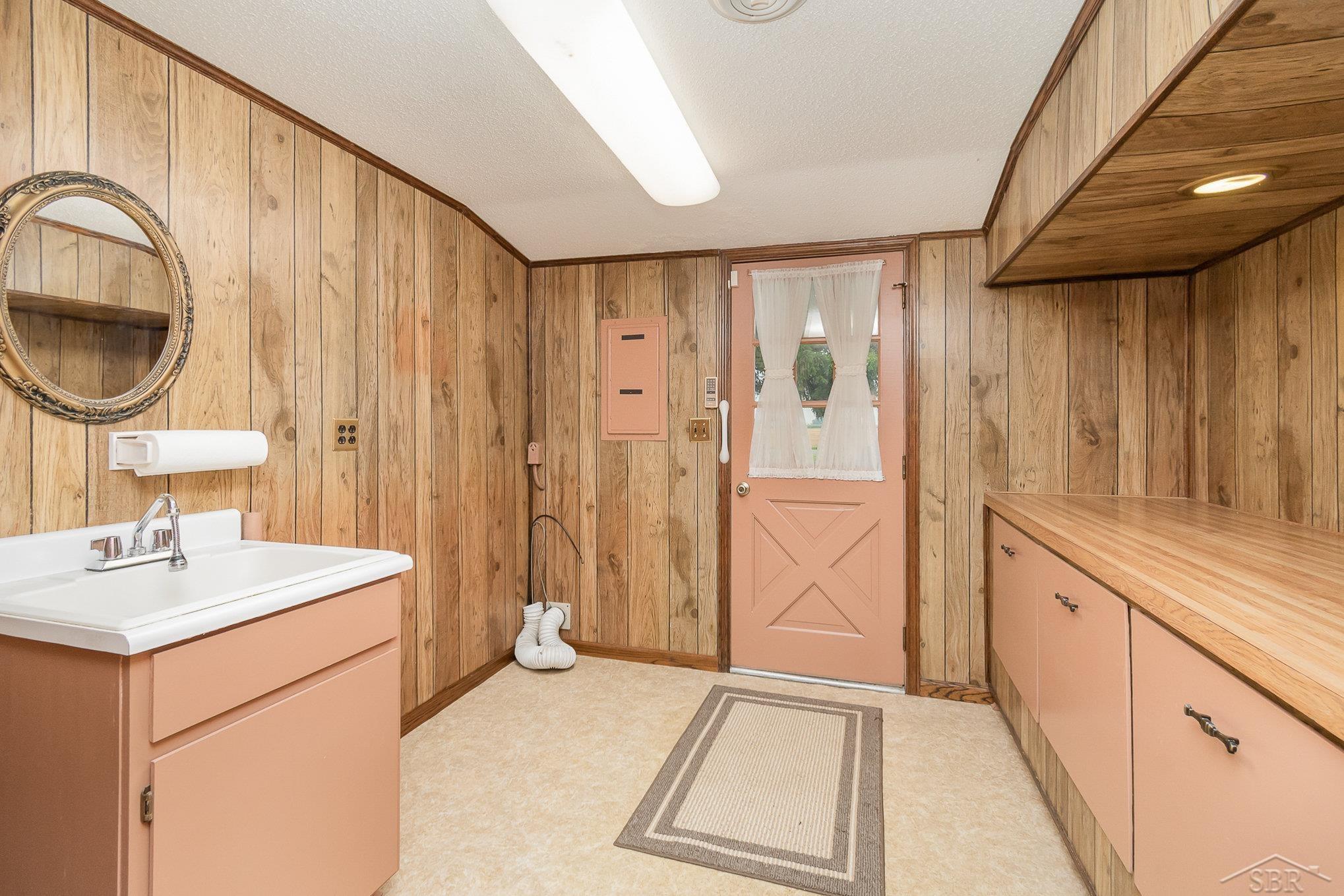 4640 East Laporte Road Freeland, MI 48623 - Photo 14 of 29 50117355-13.JPG
