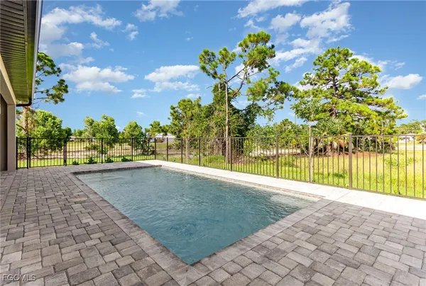 a view of a pathway with a yard