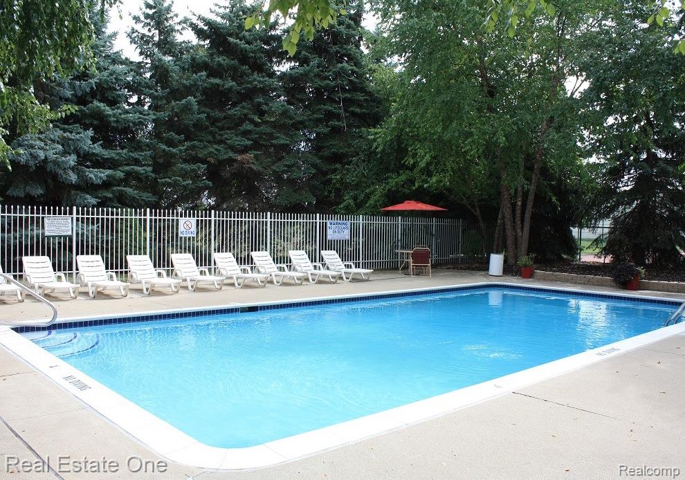 1646 Emerson Circle Rochester, MI 48307 - Photo 29 of 31 Gallery Image 29