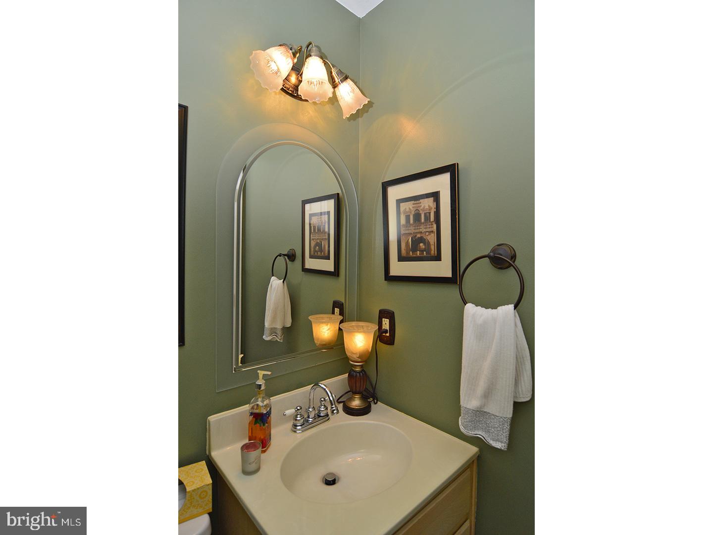2711 Beacon Drive Sinking Spring, PA 19608 - Photo 4 of 25 Gallery Image 4