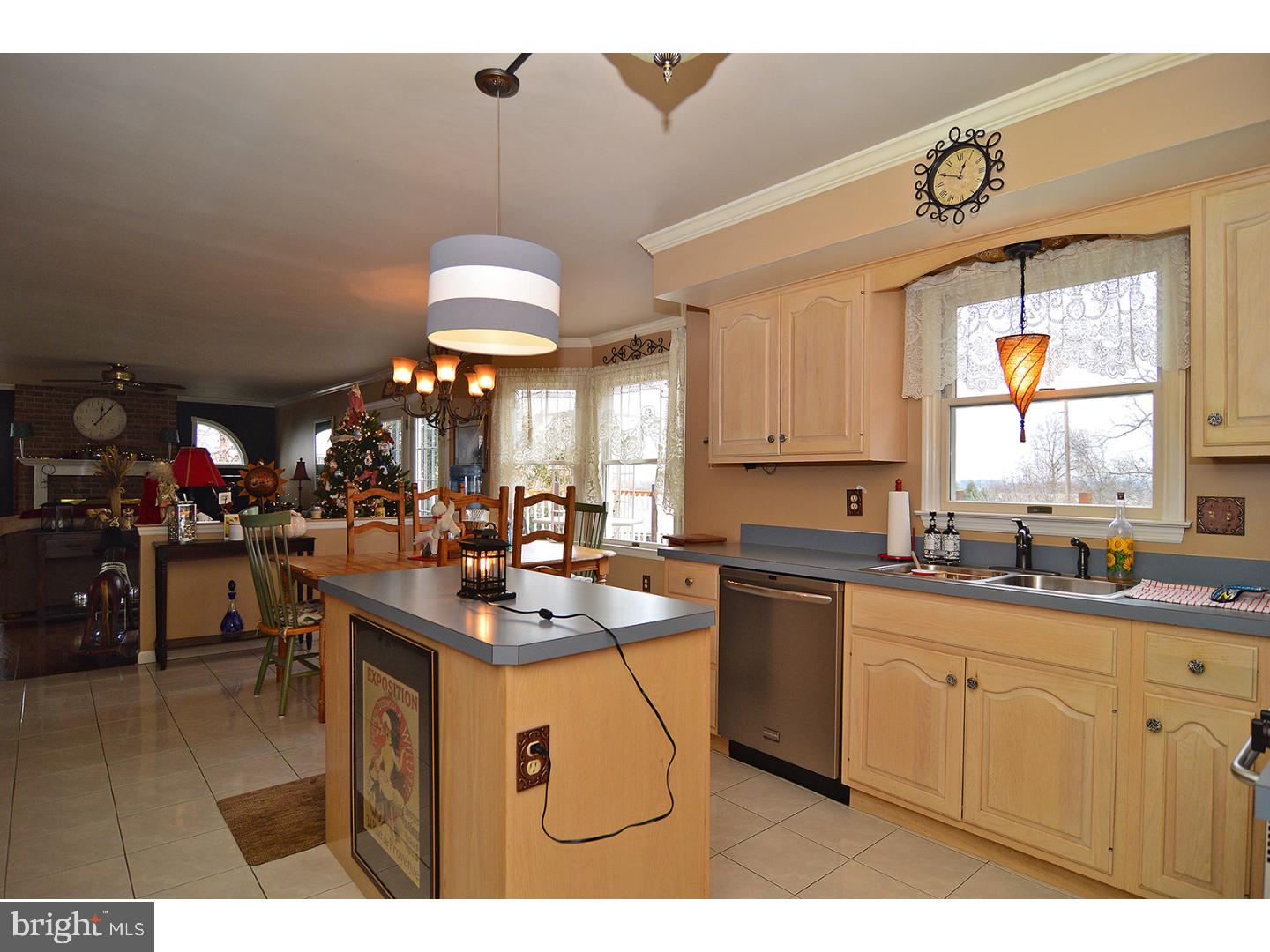 2711 Beacon Drive Sinking Spring, PA 19608 - Photo 7 of 25 Gallery Image 7