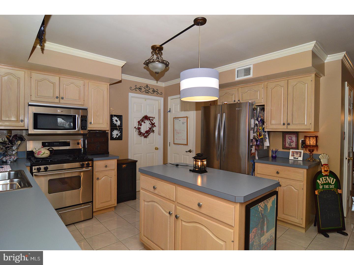 2711 Beacon Drive Sinking Spring, PA 19608 - Photo 8 of 25 Gallery Image 8