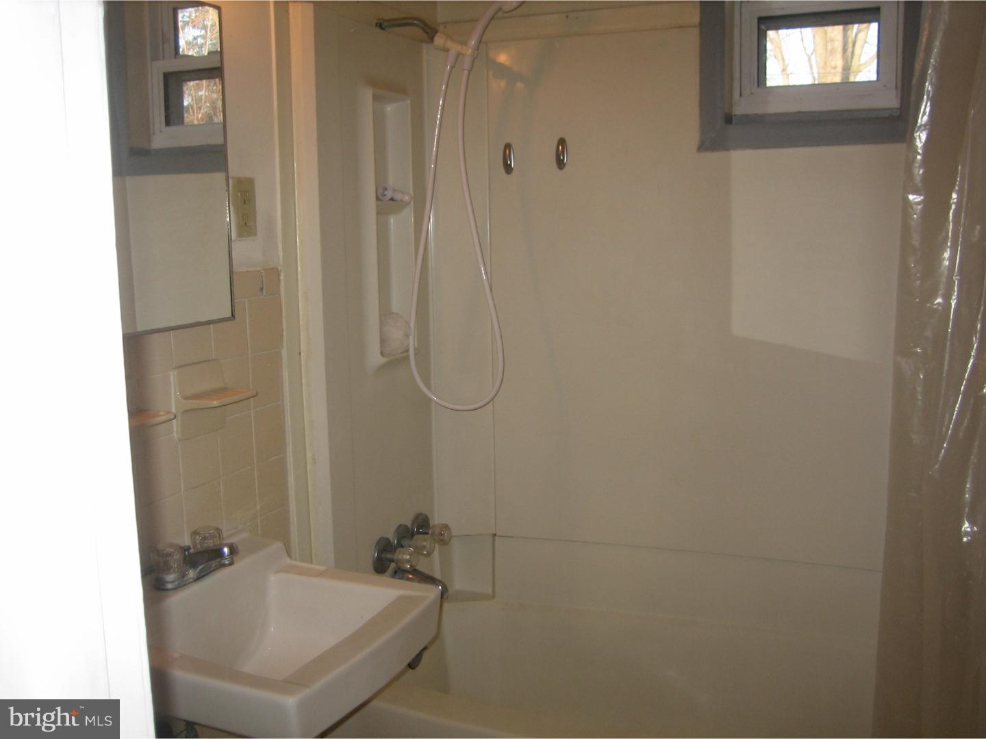 822 Lehigh Road Newark, DE 19711 - Photo 6 of 10 Bathroom