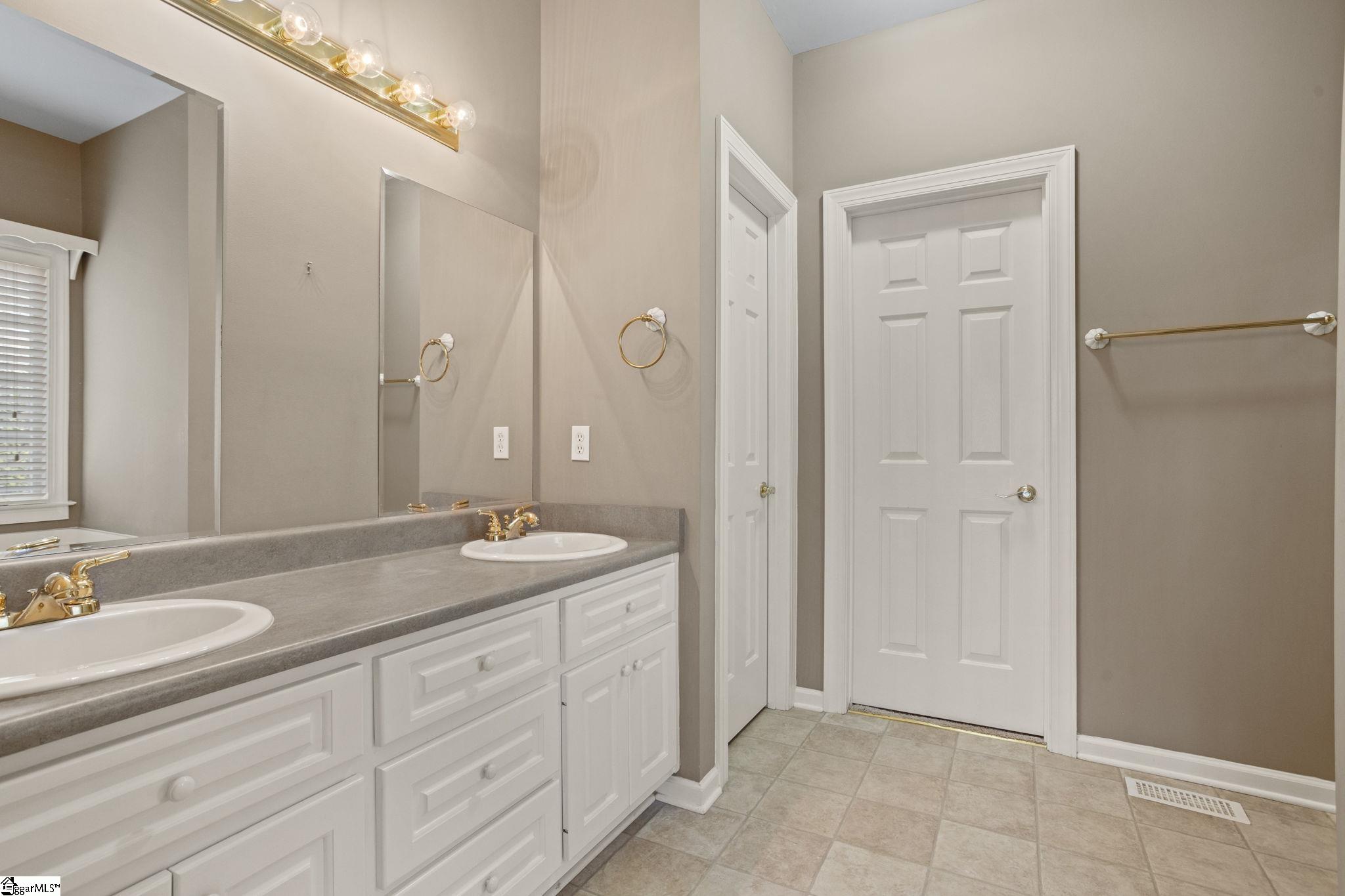 348 Camperdown Court Easley, SC 29642 - Photo 26 of 36 Gallery Image 26