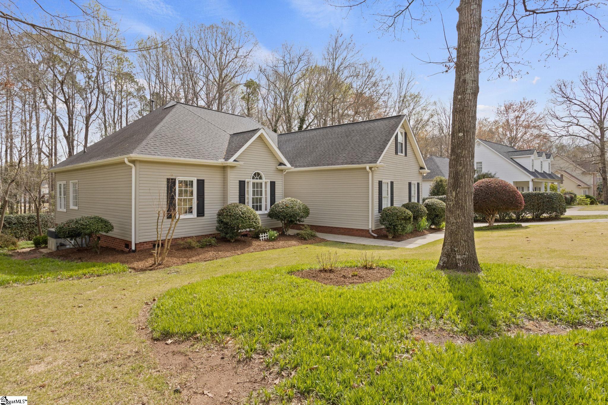 348 Camperdown Court Easley, SC 29642 - Photo 3 of 36 Gallery Image 3