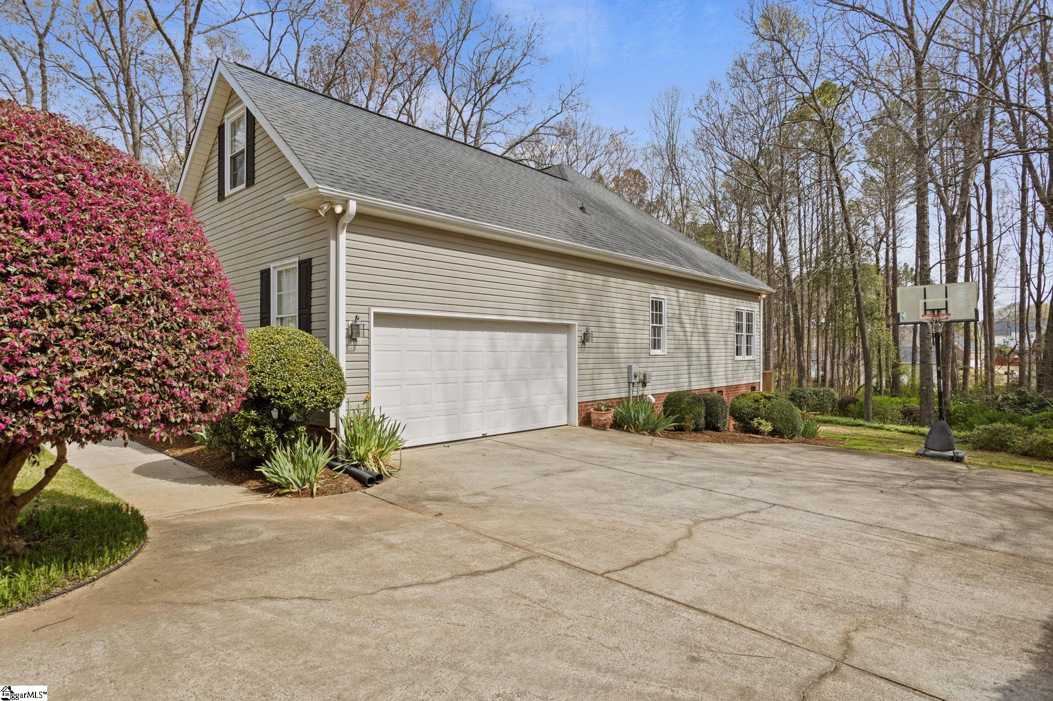 348 Camperdown Court Easley, SC 29642 - Photo 4 of 36 Gallery Image 4