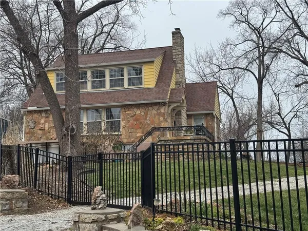 $269,950 | 5451 Northwest Venetian Drive, Houston Lake, MO 64151