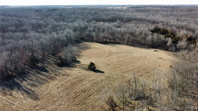 $375,000 | 27710 Woodhaven Road, Edwards, MO 65326