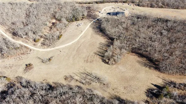 $375,000 | 27710 Woodhaven Road, Edwards, MO 65326