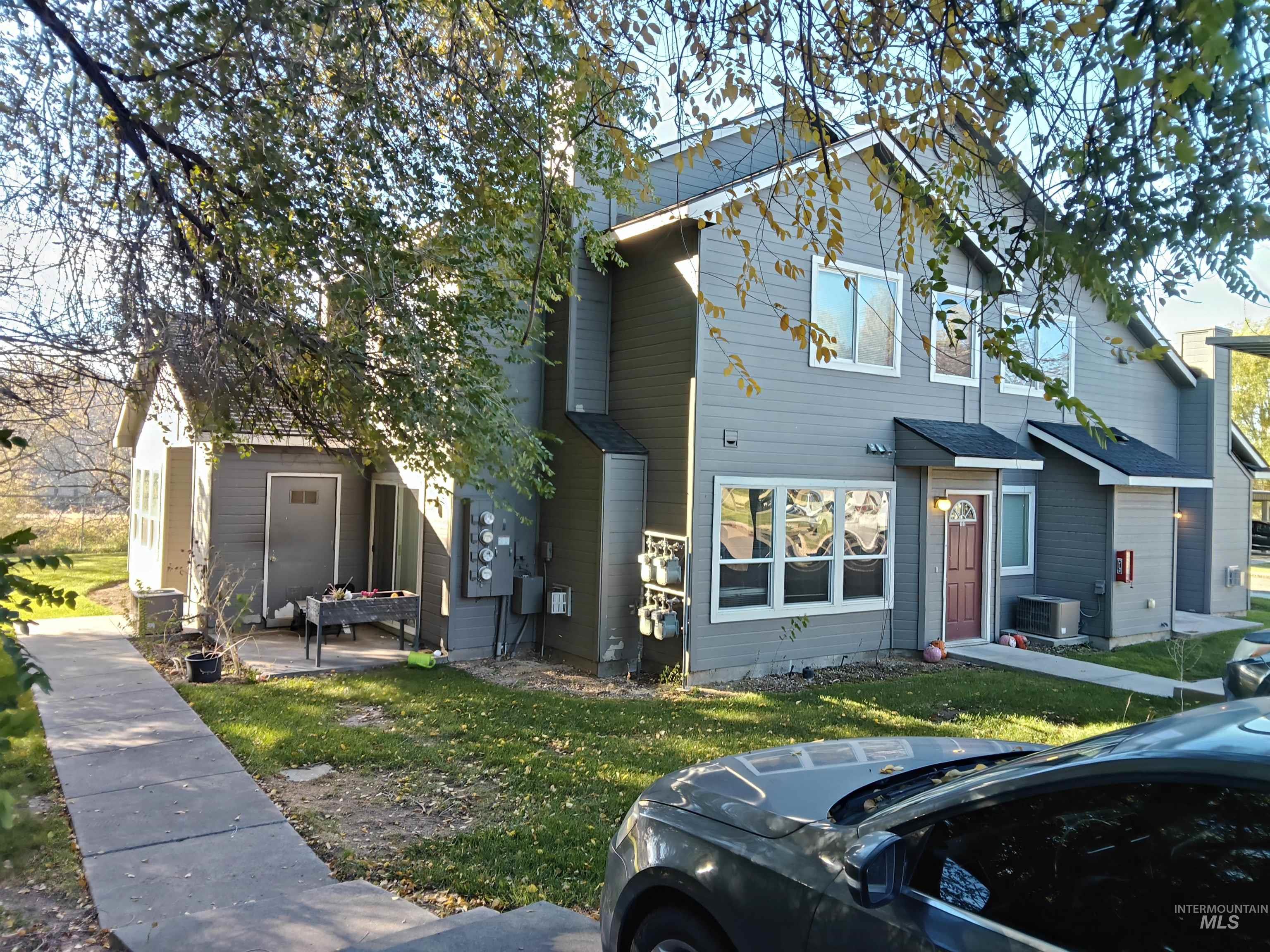 1426 East Sharons Loop Nampa, ID 83686 - Photo 7 of 17 View of front of property with a front lawn