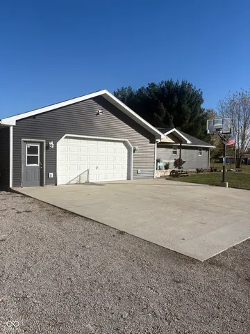 $325,000 | 908 South Division Street, Cayuga, IN 47928