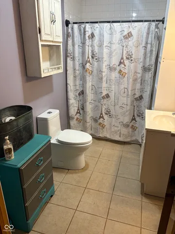 $325,000 | 908 South Division Street, Cayuga, IN 47928