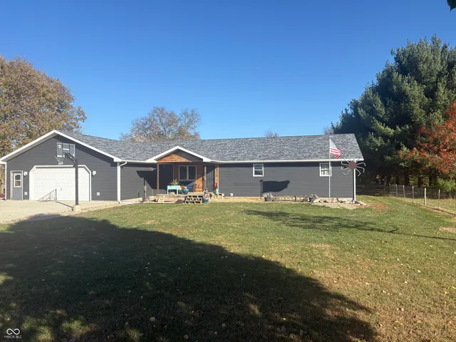 $325,000 | 908 South Division Street, Cayuga, IN 47928