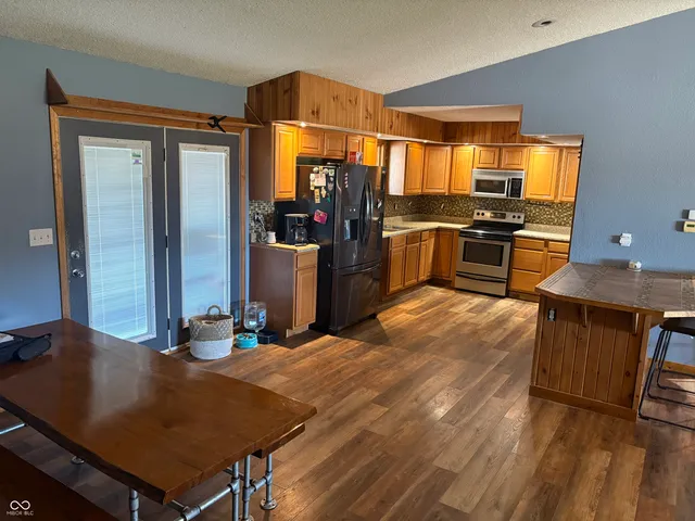 $325,000 | 908 South Division Street, Cayuga, IN 47928