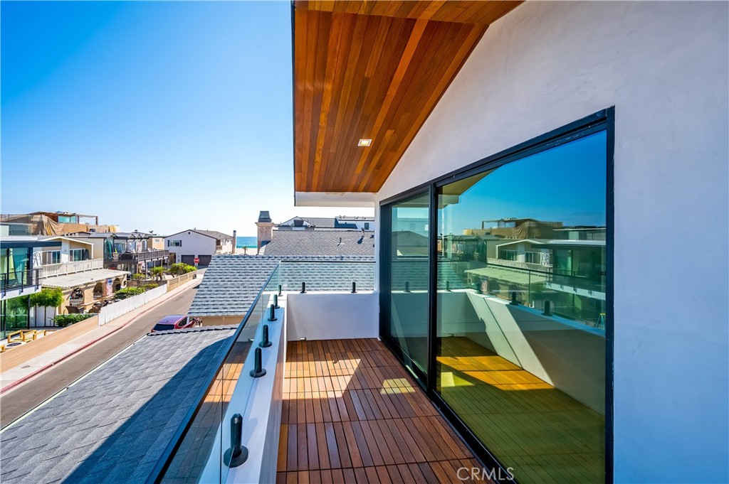 121 39th Street, Unit B Newport Beach, CA 92663 - Photo 16 of 26 a view of a balcony with chairs