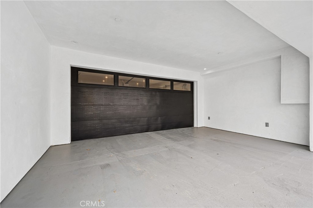 121 39th Street, Unit B Newport Beach, CA 92663 - Photo 24 of 26 a view of an empty room