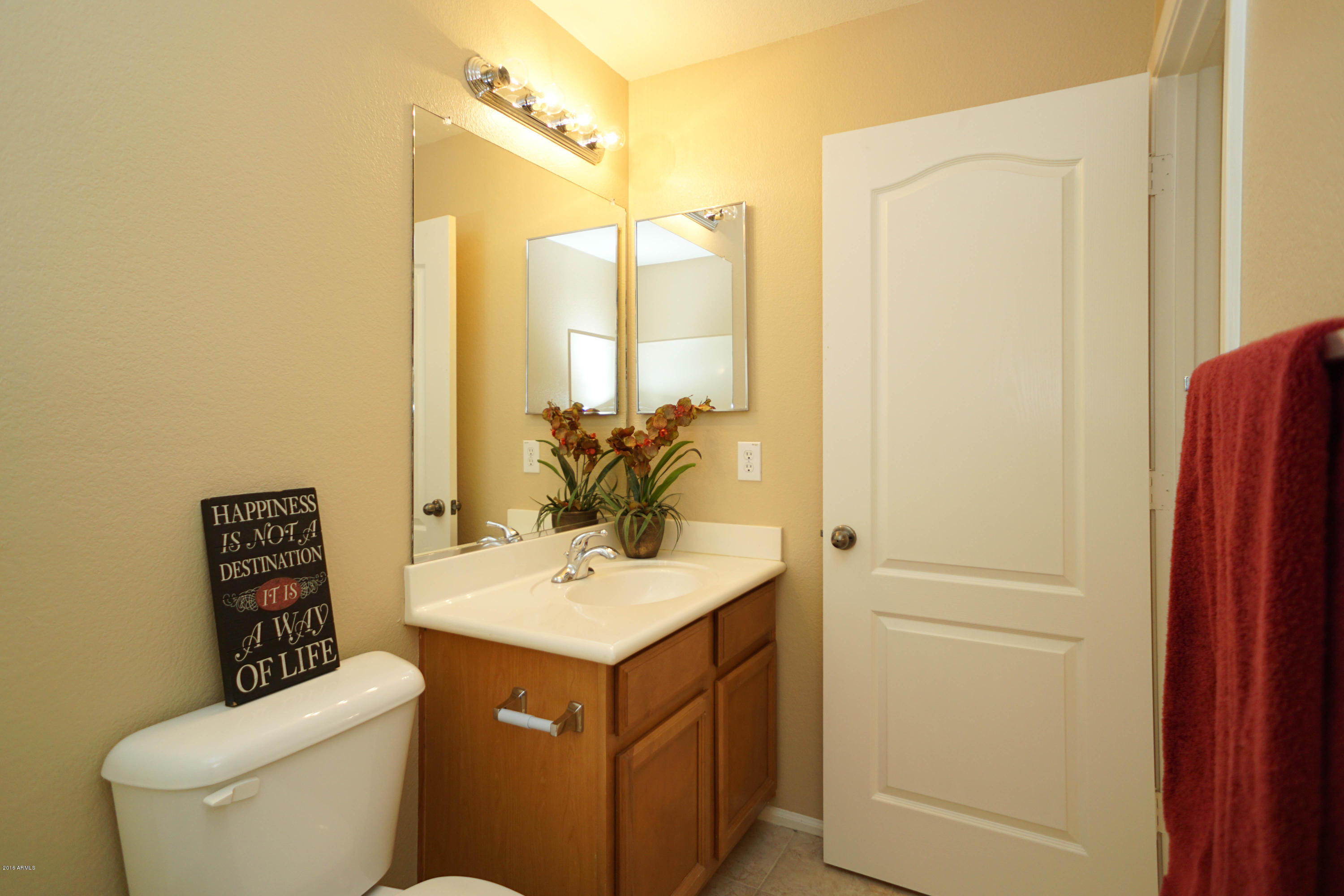 837 Mountain View Road San Tan Valley, AZ 85143 - Photo 31 of 40 Hall Bath