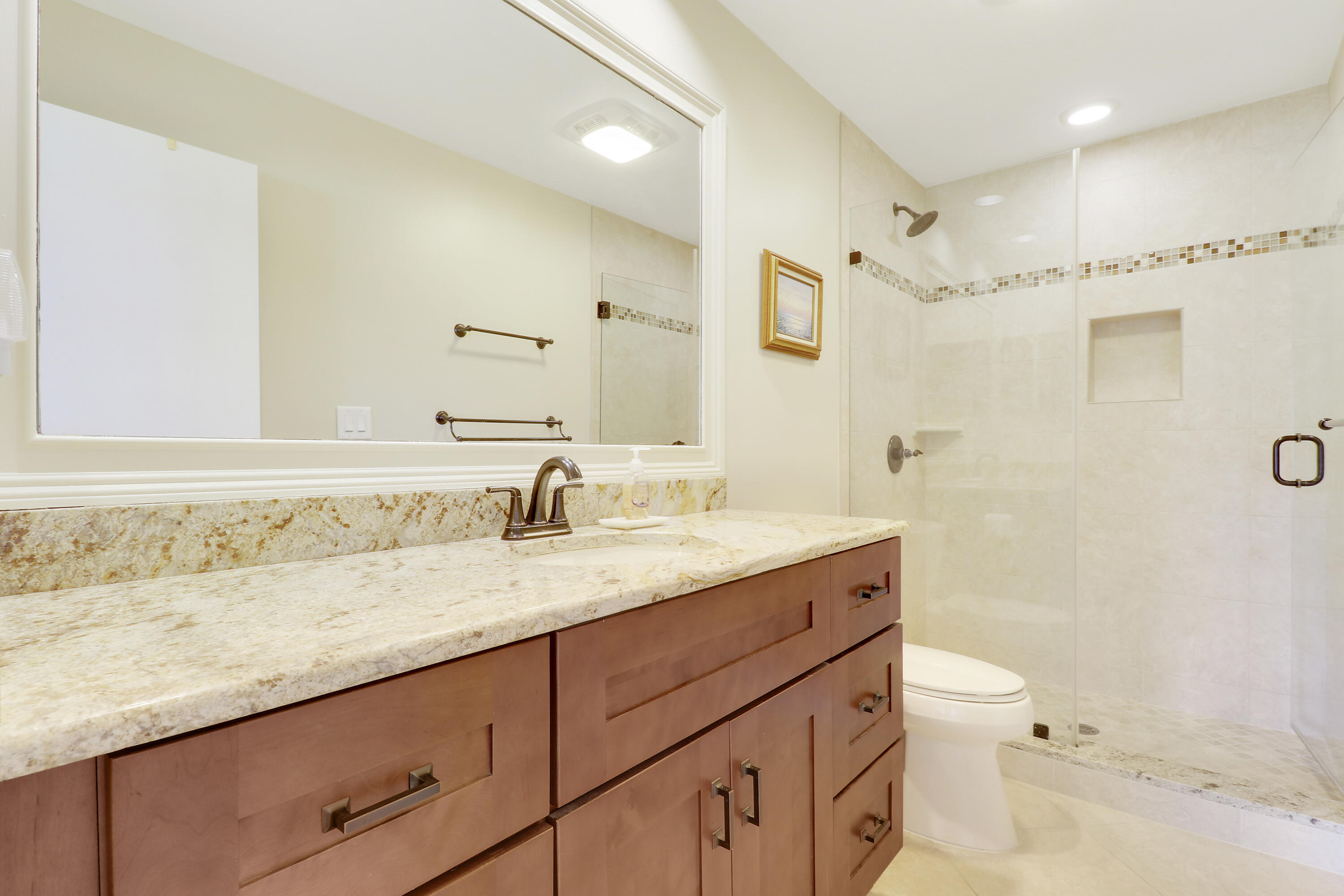 275 South Beach Road Tequesta, FL 33469 - Photo 13 of 31 Primary Bath