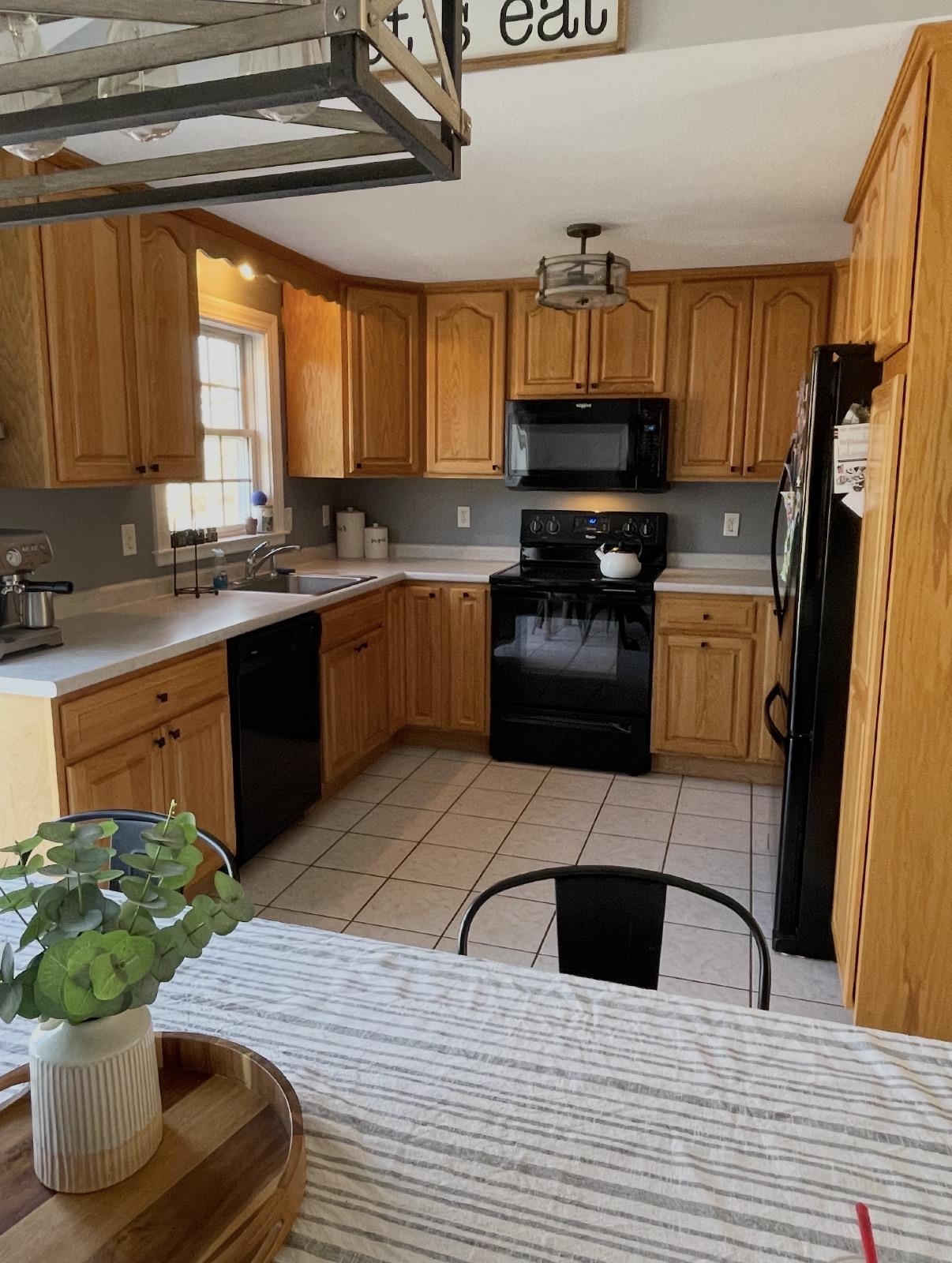 29 Sherburne Street Manchester, NH 03104 - Photo 4 of 11