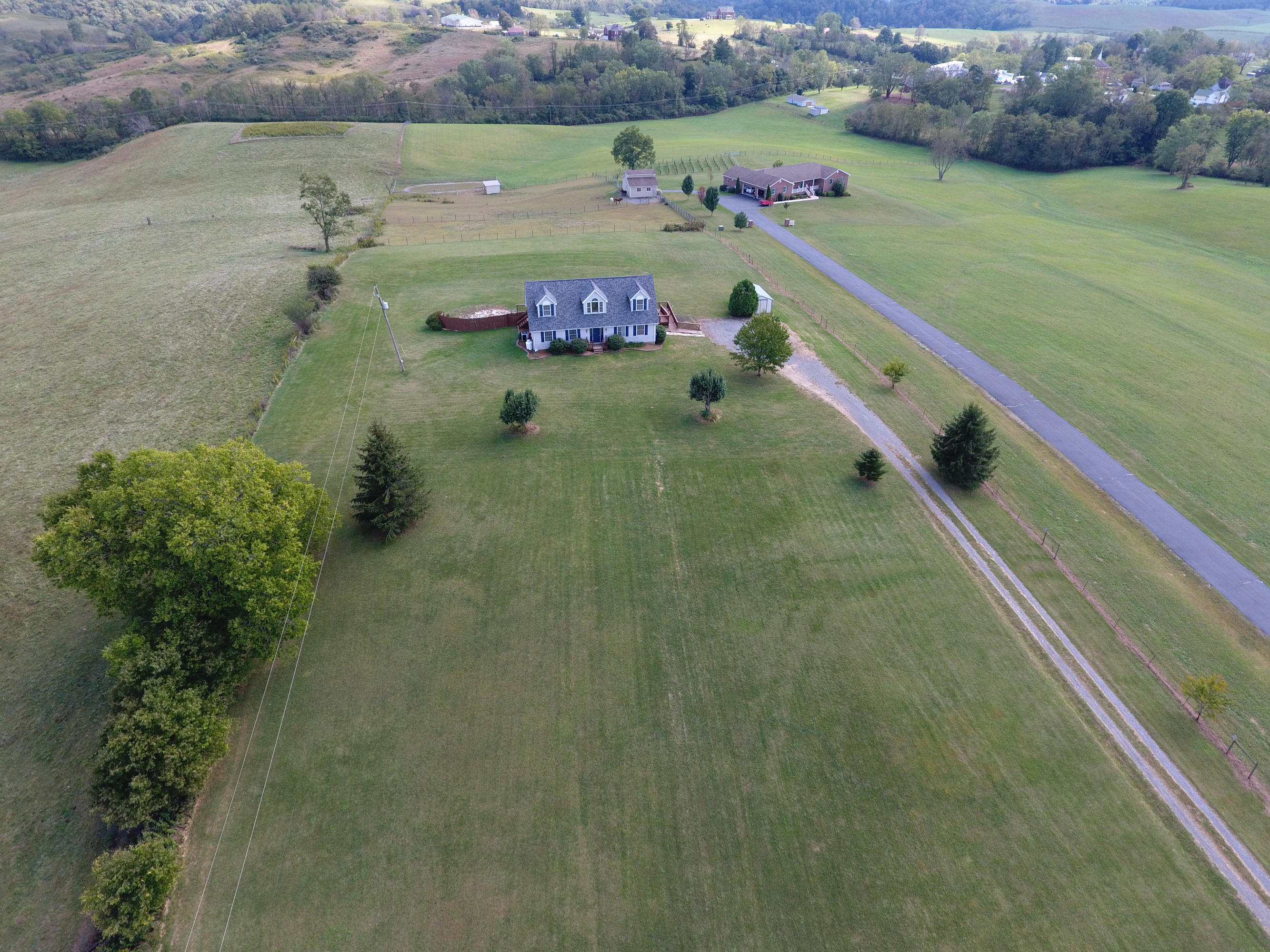 2670 Old Rte 100 Draper, VA 24324 - Photo 2 of 37