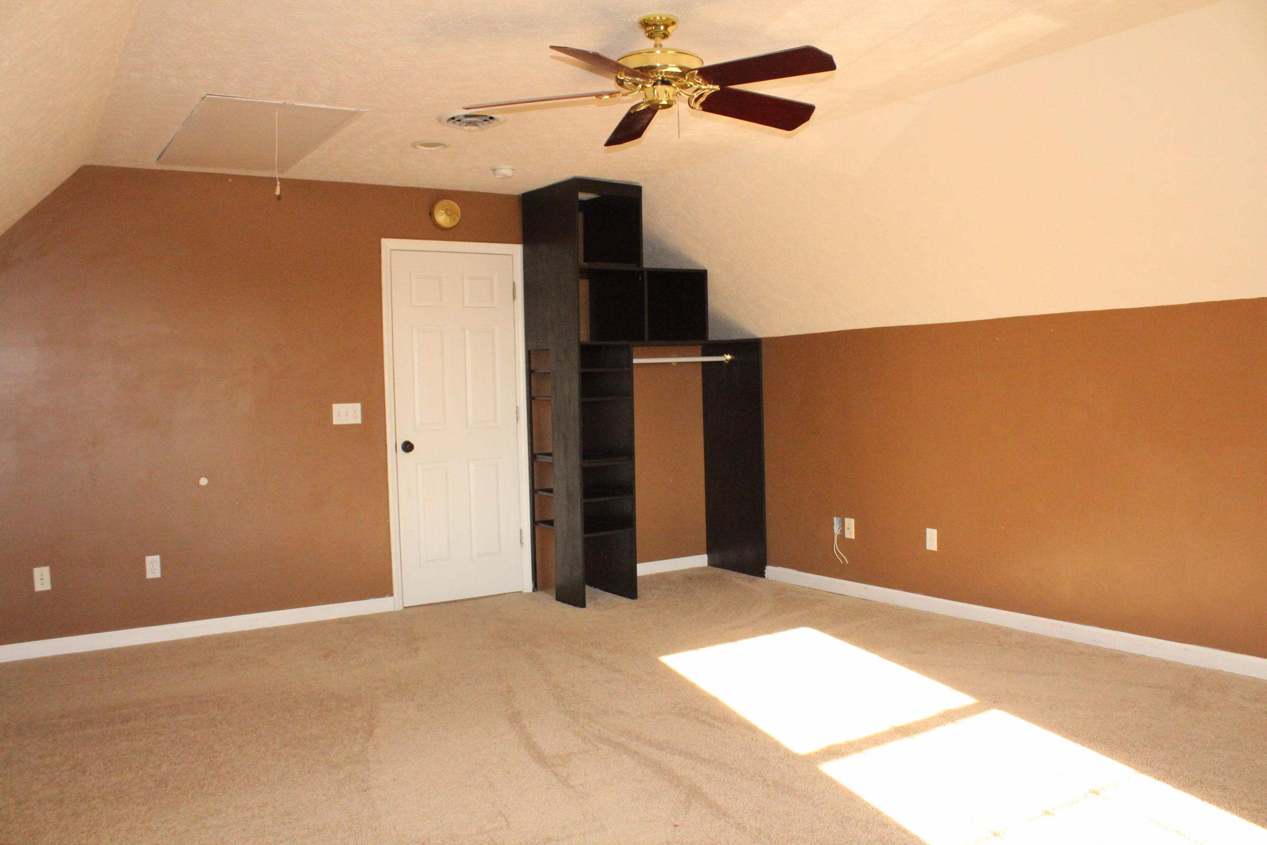 2670 Old Rte 100 Draper, VA 24324 - Photo 17 of 37 a view of a big room with closet