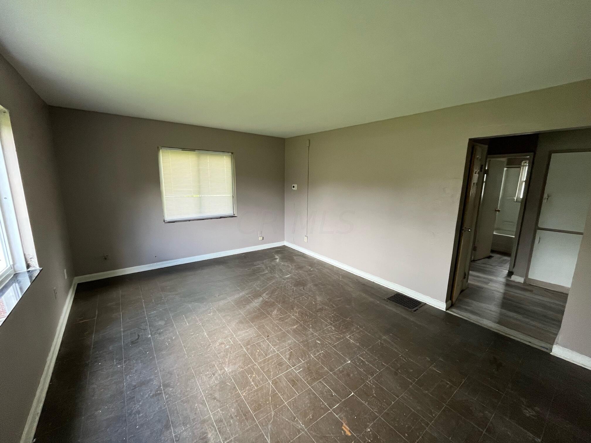 102 North Hampton Road, Unit B Columbus, OH 43213 - Photo 2 of 5 image0