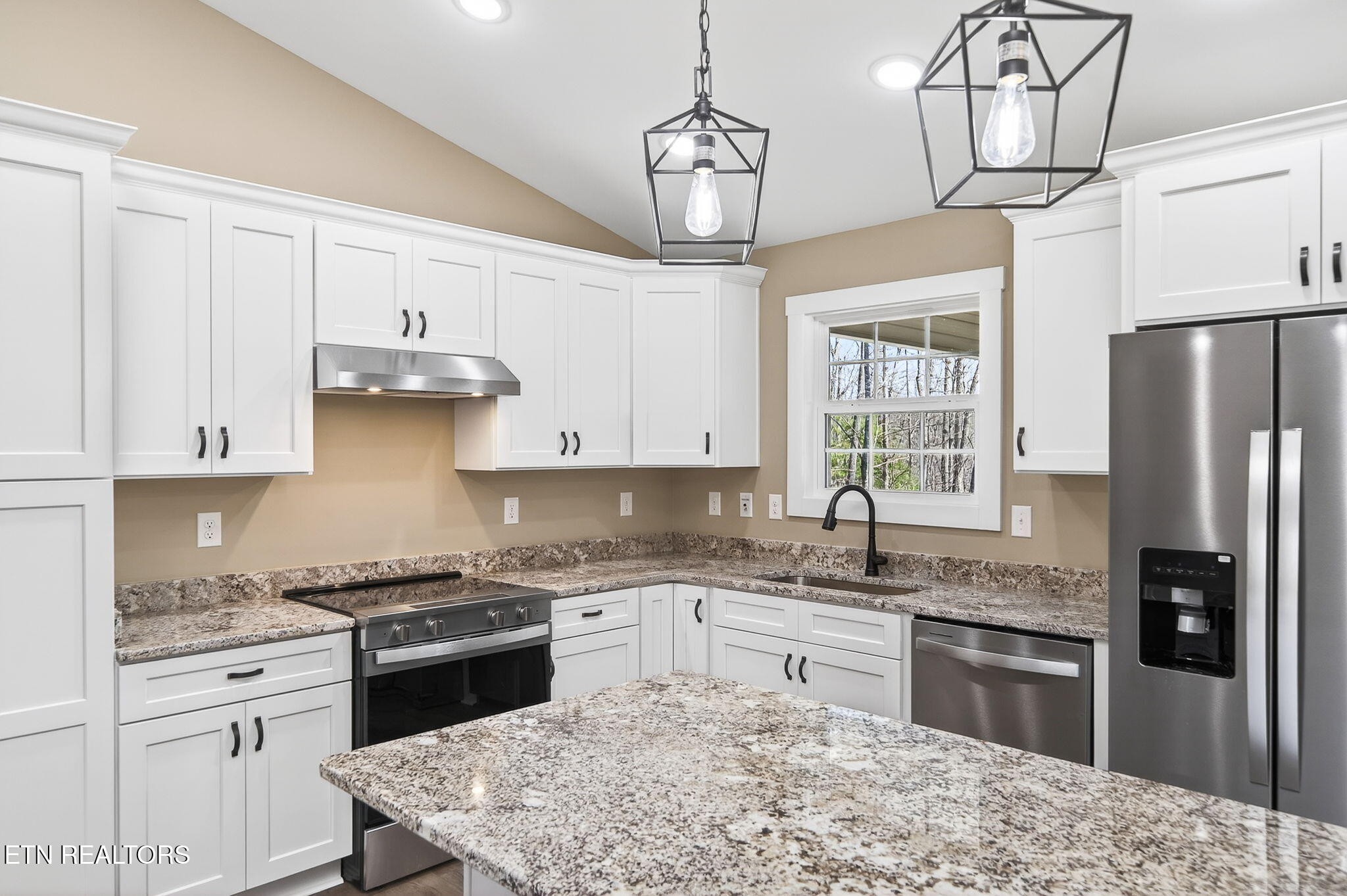 105 Peebles Road Crossville, TN 38558 - Photo 11 of 40