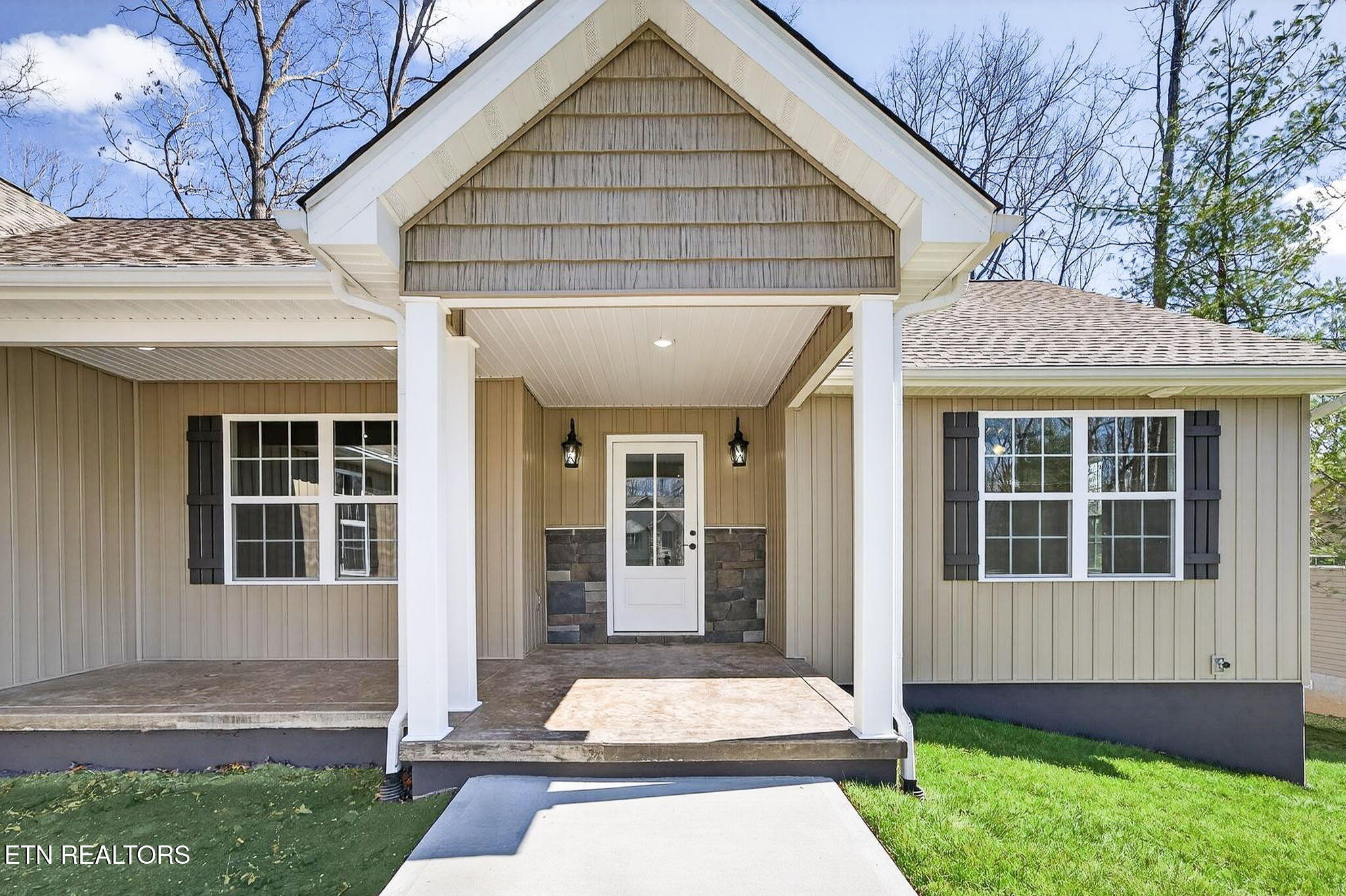 105 Peebles Road Crossville, TN 38558 - Photo 3 of 40 a front view of a house with a garden