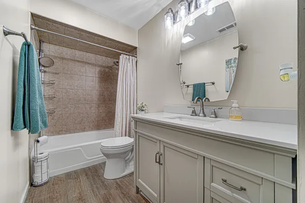 $164,900 | 545 North Oakwood Drive, Unit 7, Griffith, IN 46319