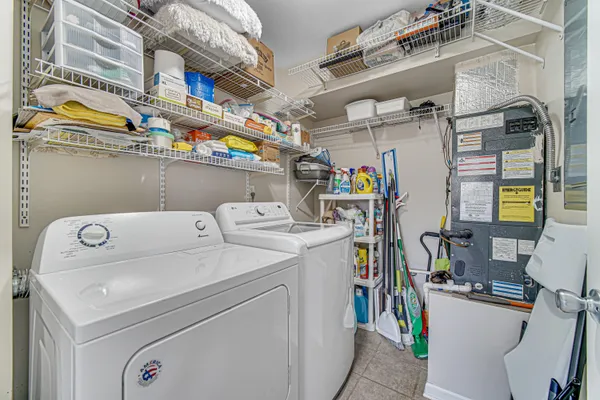 $164,900 | 545 North Oakwood Drive, Unit 7, Griffith, IN 46319