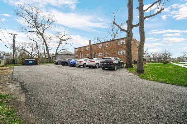 $164,900 | 545 North Oakwood Drive, Unit 7, Griffith, IN 46319