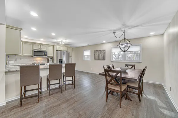 $164,900 | 545 North Oakwood Drive, Unit 7, Griffith, IN 46319