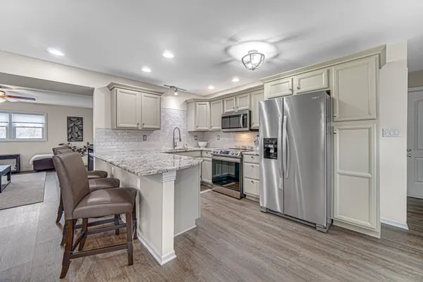 $164,900 | 545 North Oakwood Drive, Unit 7, Griffith, IN 46319