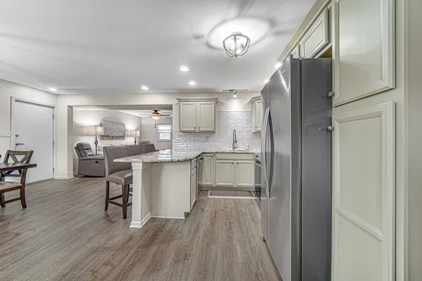 $164,900 | 545 North Oakwood Drive, Unit 7, Griffith, IN 46319