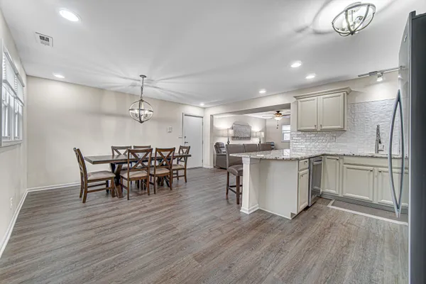 $164,900 | 545 North Oakwood Drive, Unit 7, Griffith, IN 46319