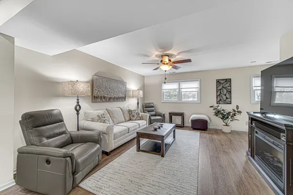 $164,900 | 545 North Oakwood Drive, Unit 7, Griffith, IN 46319