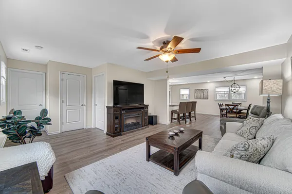 $164,900 | 545 North Oakwood Drive, Unit 7, Griffith, IN 46319