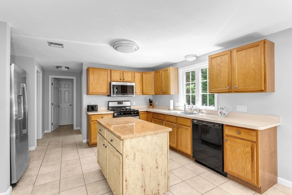 19 Padden Road Franklin, MA 02038 - Photo 10 of 42