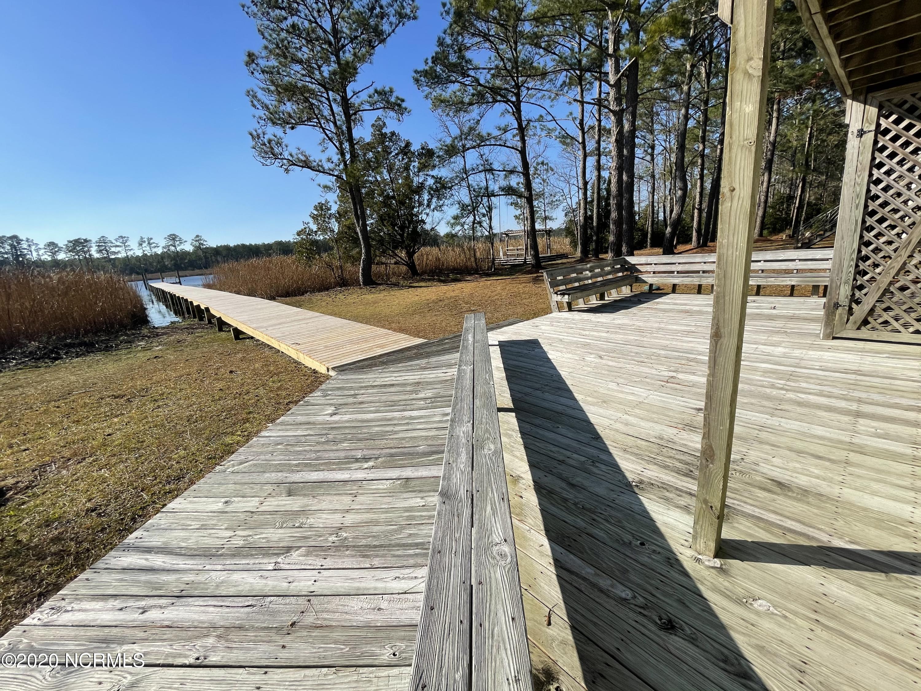 5212 Bucco Reef Road New Bern, NC 28560 - Photo 37 of 50 Lower deck