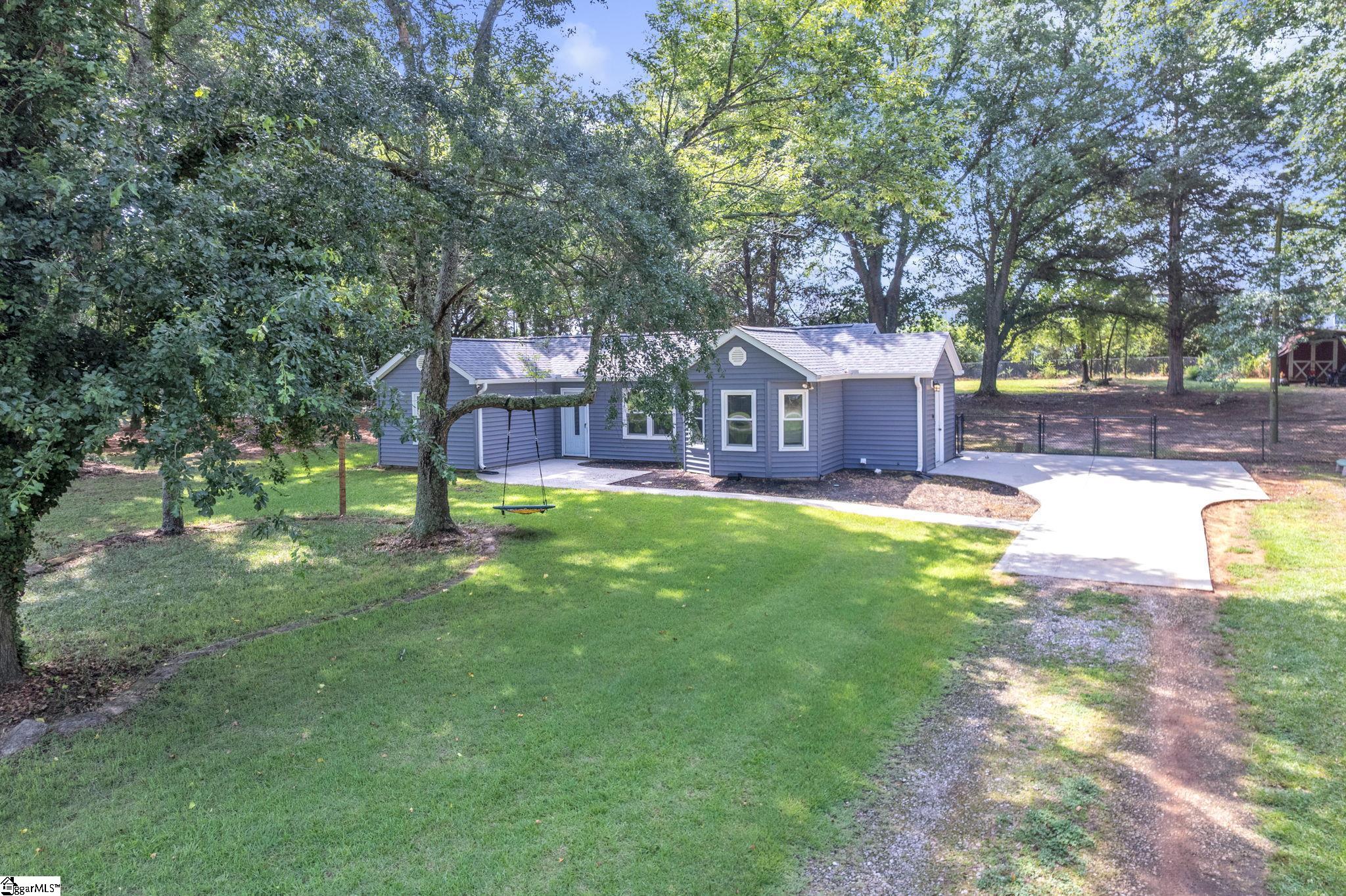 202 Green Meadows Circle Fountain Inn, SC 29644 - Photo 3 of 31