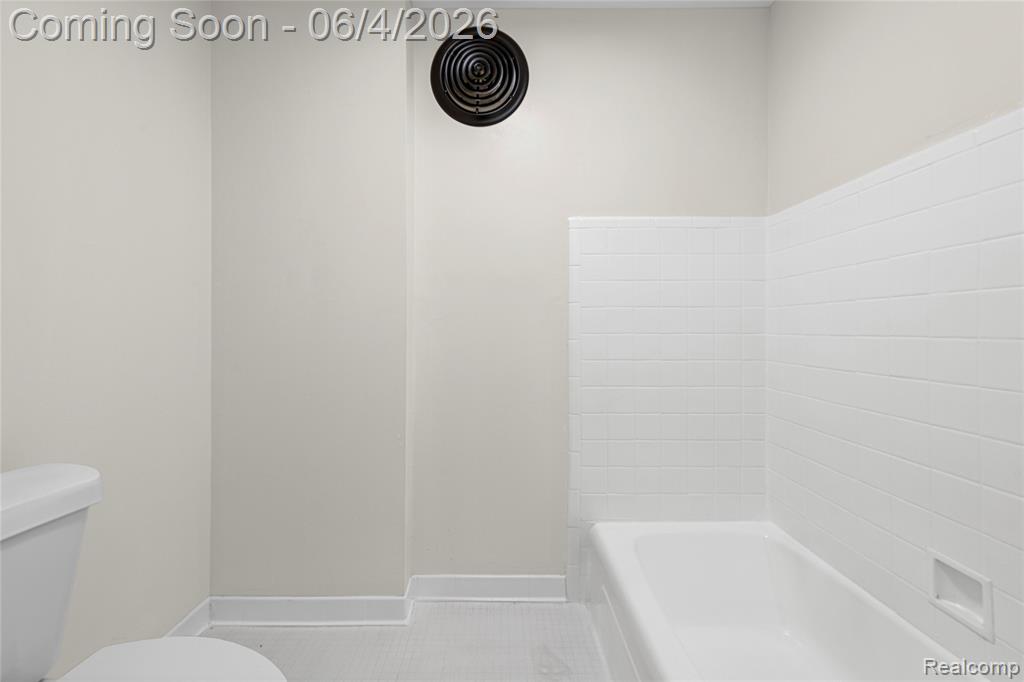 4921 Crooks Road, Unit N10 Royal Oak, MI 48073 - Photo 11 of 16
