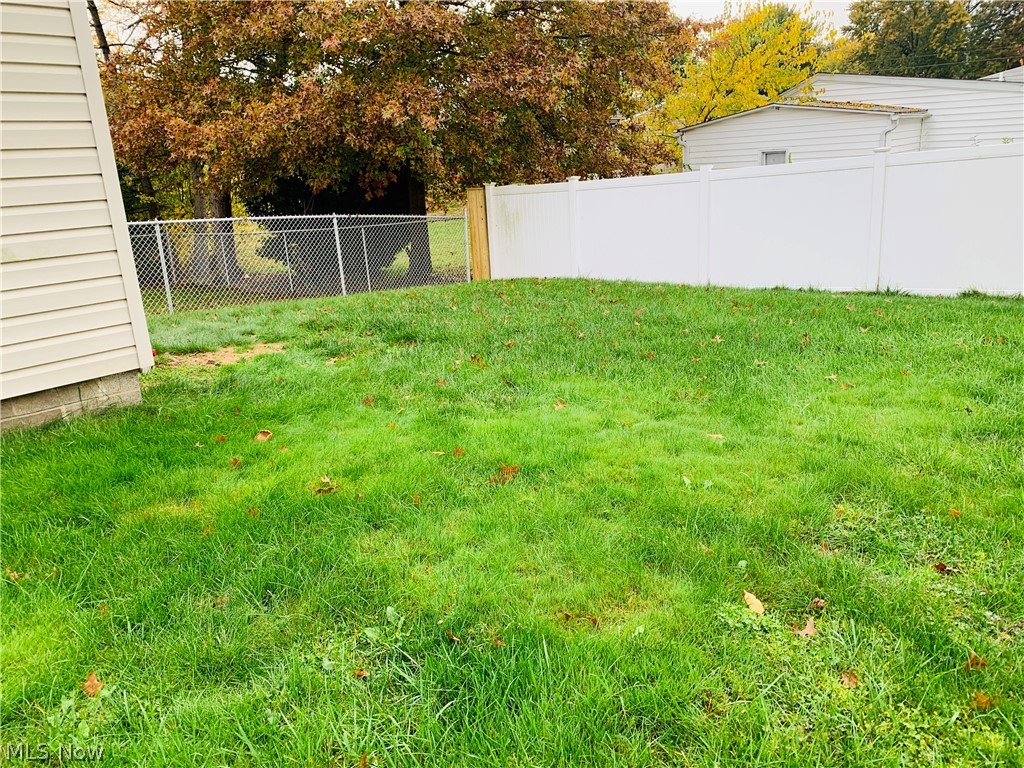 560 Lansing Road Akron, OH 44312 - Photo 3 of 22