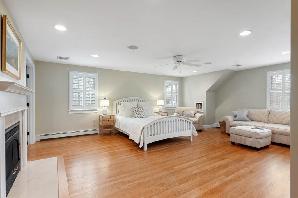 10 Union Street Hingham, MA 02043 - Photo 22 of 40 a spacious bedroom with a bed and a couch