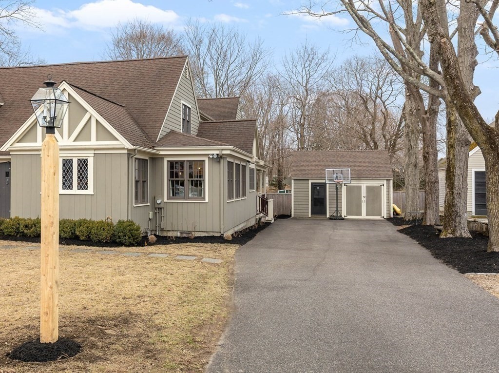 10 Union Street Hingham, MA 02043 - Photo 38 of 40 a view of a yard in front of house