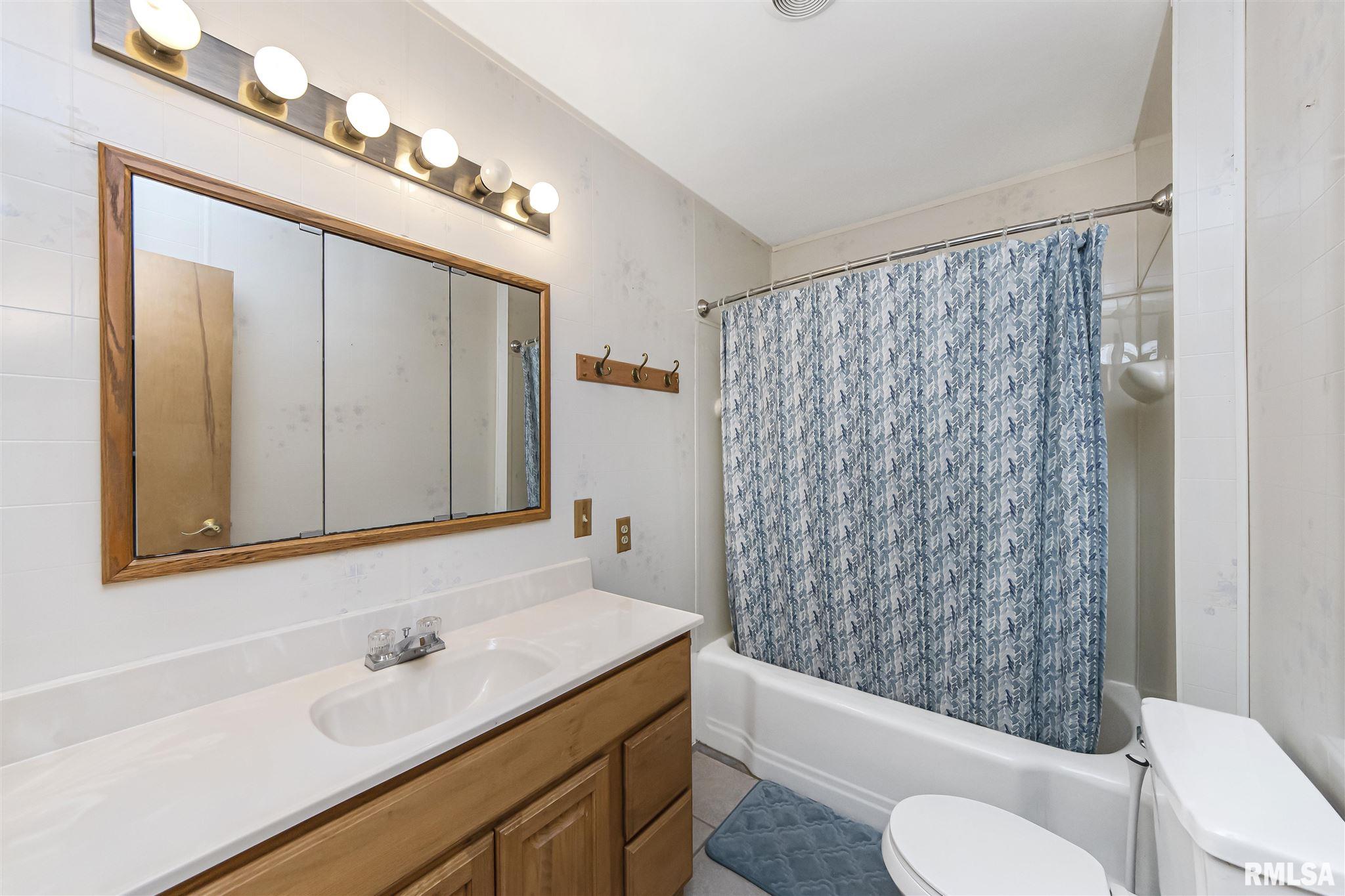 1084 Upper Spring Bay Road East Peoria, IL 61611 - Photo 18 of 40 Gallery Image 18