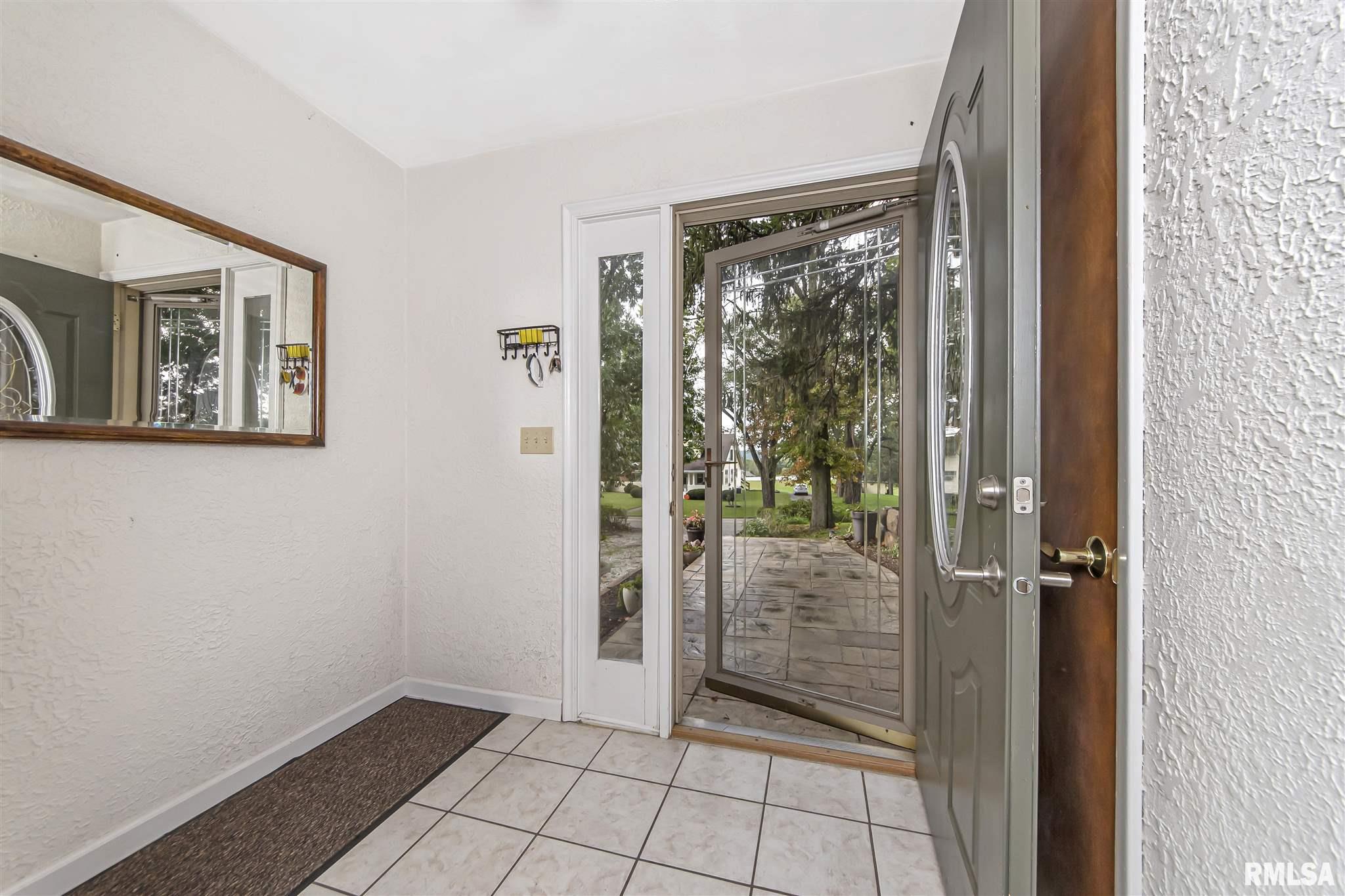1084 Upper Spring Bay Road East Peoria, IL 61611 - Photo 3 of 40 Gallery Image 3
