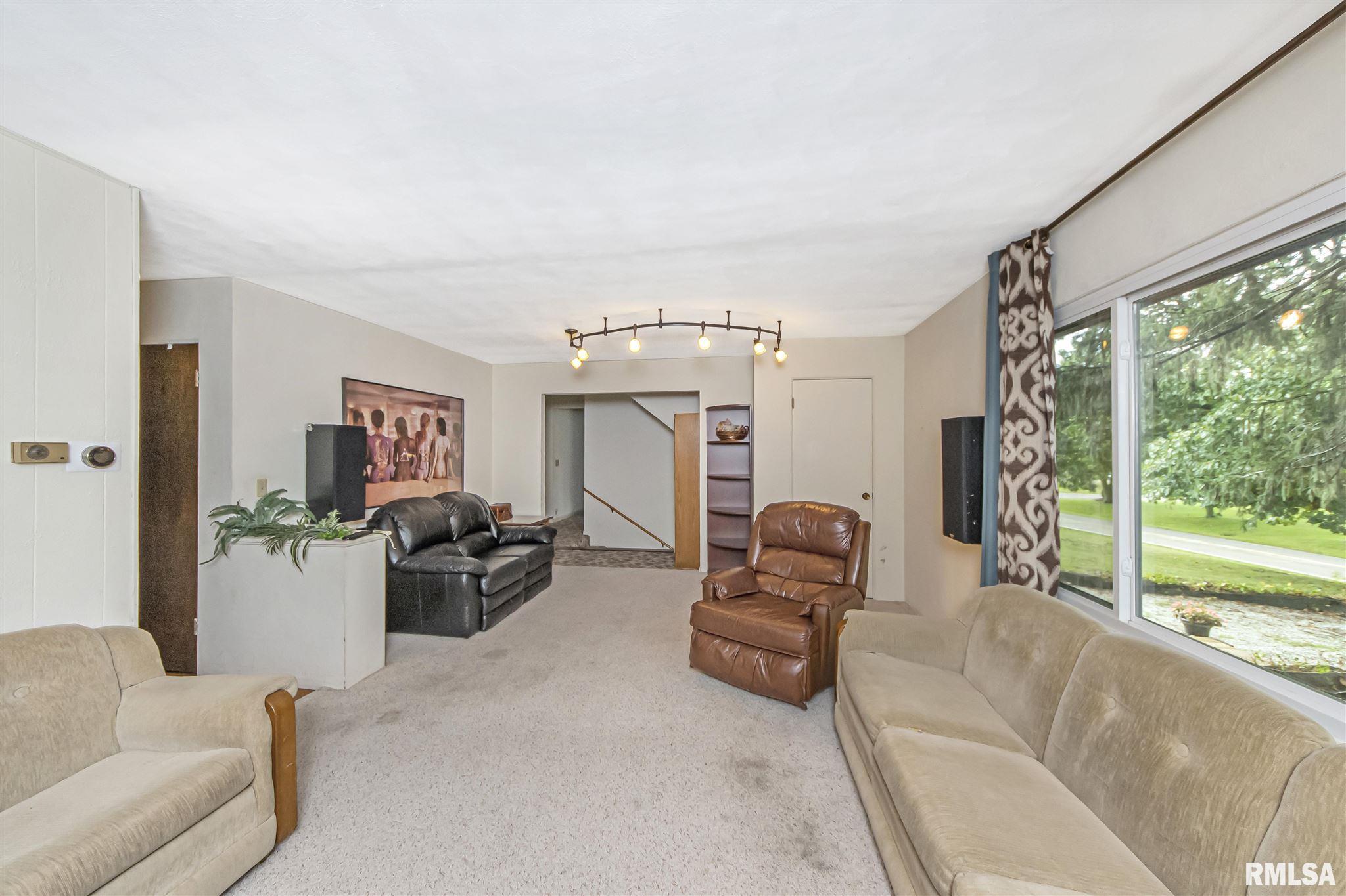 1084 Upper Spring Bay Road East Peoria, IL 61611 - Photo 5 of 40 Gallery Image 5
