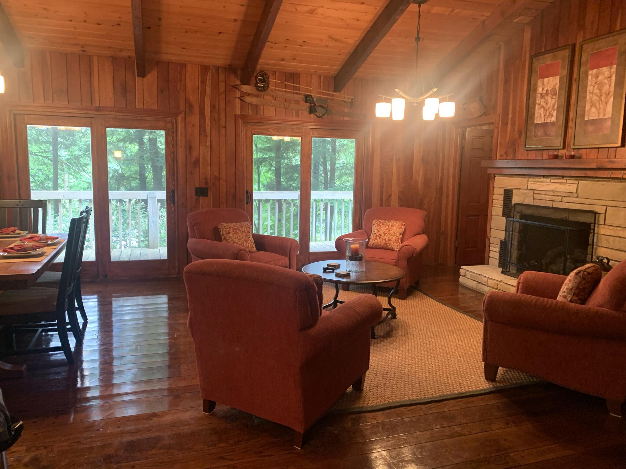 274 Ripshin Lake Road Roan Mountain, TN 37687 - Photo 27 of 62 greatroom2